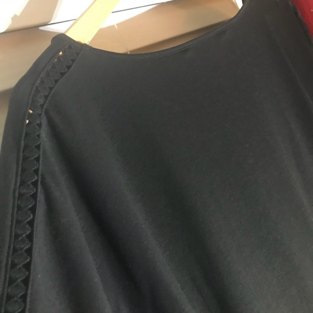 Peter Nygard black pullover, short sleeve